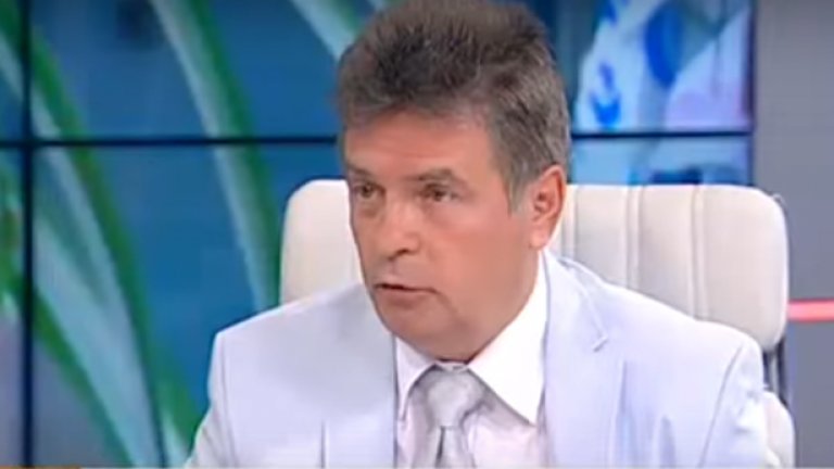 Снимките са негови, но появата им не манипулирана, каза Ваня Кастрева