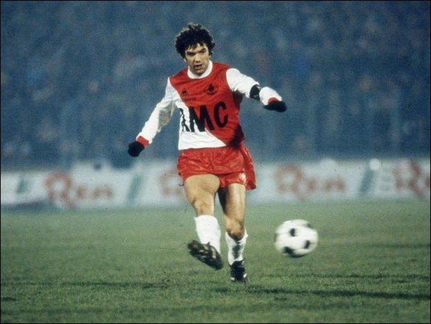 5. Делио Онис, 299 гола
Роден е в Италия, има аржентинско гражданство, но прави фурор във Франция. Играе за Реймс, Монако, Тур и Тулон, отбелязвайки 299 попадения в периода 1971-1986.