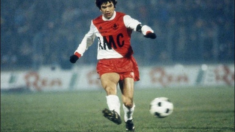 5. Делио Онис, 299 гола
Роден е в Италия, има аржентинско гражданство, но прави фурор във Франция. Играе за Реймс, Монако, Тур и Тулон, отбелязвайки 299 попадения в периода 1971-1986.