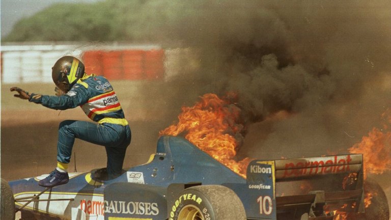 Най-запомнящият се момент от 1996-а става, когато при кола за сигурност на пистата болидът на Педро Динис се запалва и излиза в чакъла. Пилотът изскача с касак в пламъци, но стюардите бързо се справят съъс ситуацията.