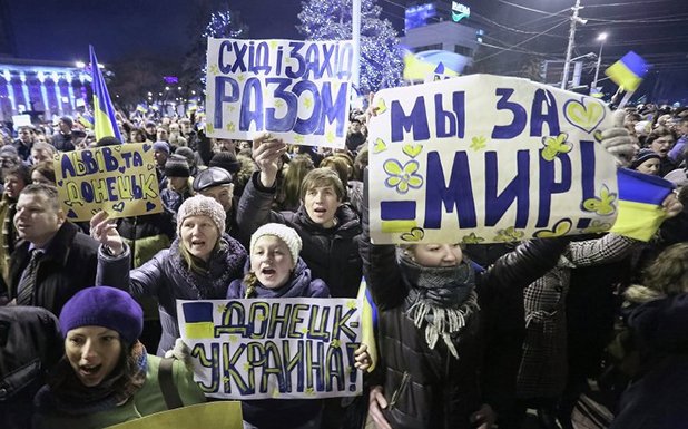 При сблъсъци между проруски и антируски активисти в Донецк бяха ранени близо 10 души