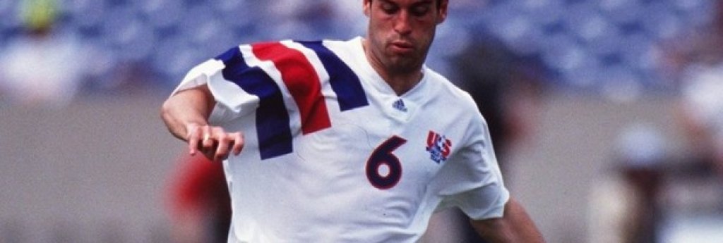 Джон Харкс
Малко преди началото на световното първенство през 1998 селекционерът на САЩ Стив Сампсън извади от състава капитана Джон Харкс. Малко по-късно стана ясно, че Харкс е свалил съпругата на съотборника си Ерик Уиналда, което е отровило атмосферата в тима.