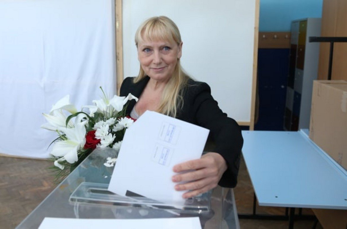 Елена Йончева гласува на 26 май