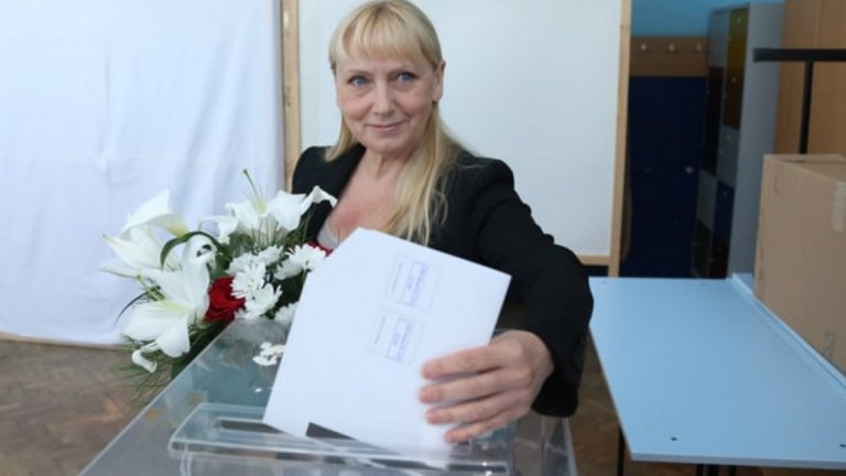 Елена Йончева гласува на 26 май