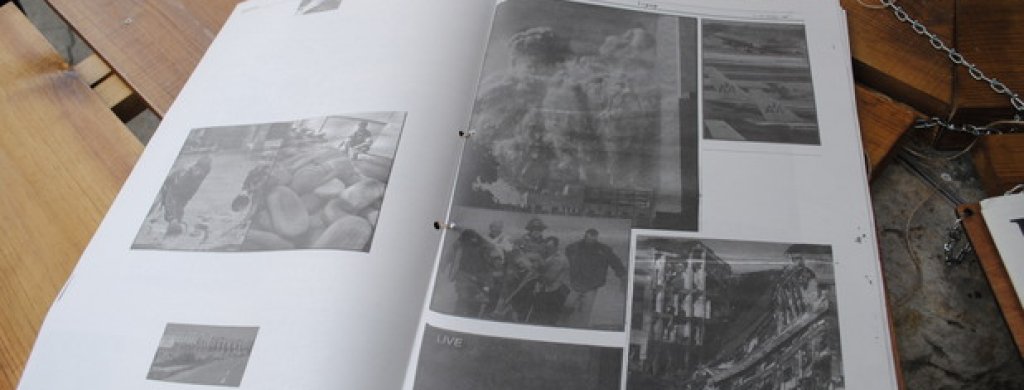 Това е брой "Извънреден". Датата е 12 септември 2001 година, а страниците са изпълнени със снимки от атентата срещу кулите близнаци. Вместо текст са оставени бели полета.