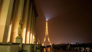 Earth Hour 2011 In Paris