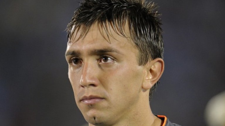 Фернандо Муслера
Брад Джоунс напусна, а Роджърс явно вече не храни надежди за Симон Миньоле, а слуховете за трансфера на Икер Касияс не са особено сериозни. Но вратарят на Уругвай Фернандо Муслера, който пази за Галатасарай си струва усилията.