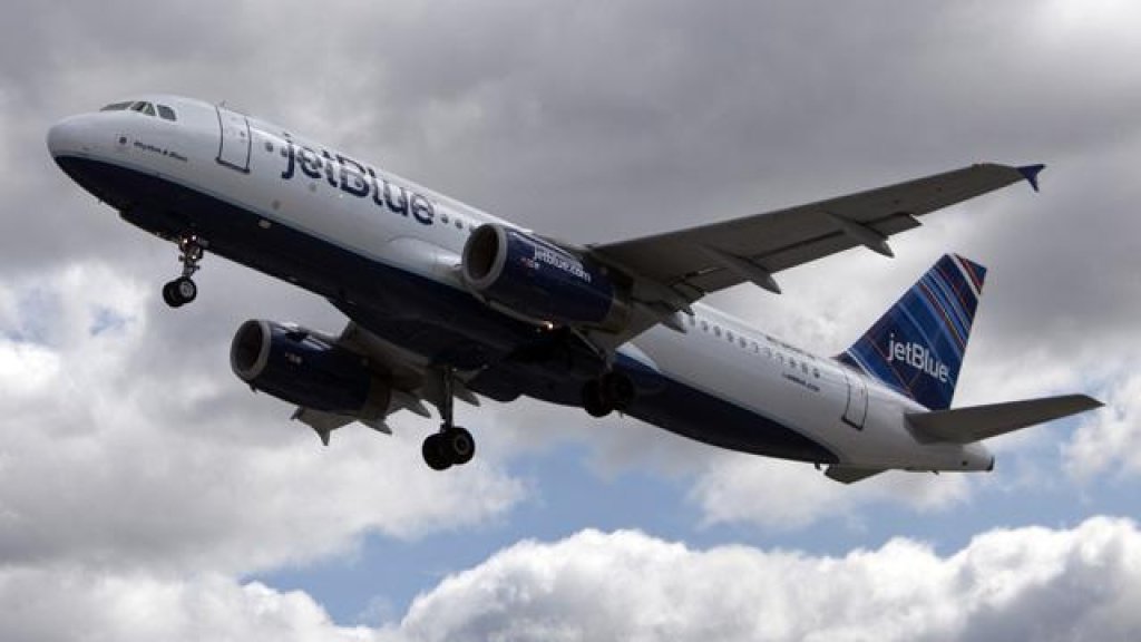 120820064147_jetblue820