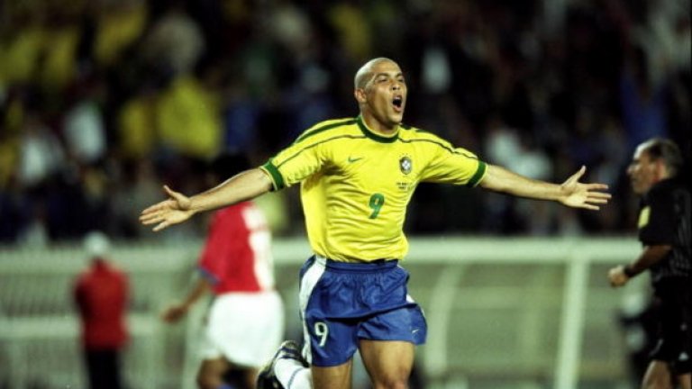 Роналдо
Изиграва 97 международни срещи за националния отбор на Бразилия, в които вкарва 62 гола. Той е част от тима на "селесао", който печели златото на световните първенства през 1994 г. и 2002 г., а през 1998-а – сребърните медали. През 2006 г. Роналдо става голмайстор на световните първенства за всички времена с 15 гола изпреварвайки предишния рекорд на Герд Мюлер от 14. През 2014-а обаче рекордът му бе счупен от Мирослав Клозе.