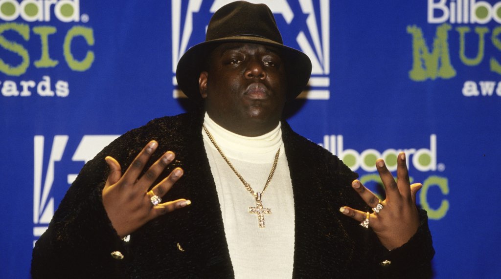 The Notorious B.I.G.

Някогашният добър приятел на 2Pac, превърнал се в най-големия му враг. Враждата между тях е емблематична за рап музиката от 90-те и много вероятно е причина за смъртта и на двамата. 

Кариерата на Биги продължава едва пет години, за които той изкарва само два албума - вторият “Life After Death” (“Живот след смъртта”) излиза посмъртно 16 дни, след като е застрелян в Лос Анджелис. Убиецът му така и не е заловен.