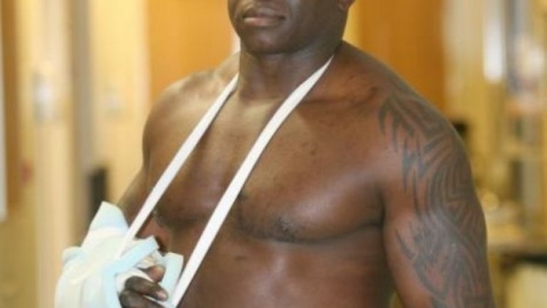 Мартин Ричардсън. Понякога историята завършва с хепиенд. Английският ръгбист тъкмо напускал кантората на "Уилям Хил", когато нахлул обирджия. Бандитът тъкмо смятал да се изпари с оборота, когато разяреният Ричардсън го повалил на пода и го предал на полицията. Наградата му от 250 лири не е точно мечтаният джакпот, макар да е заработена именно от букмейкър.