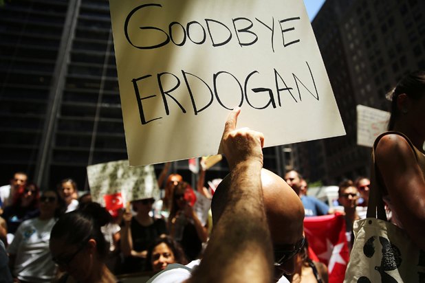 Истанбул запали искрата на недоволството срещу Ердоган