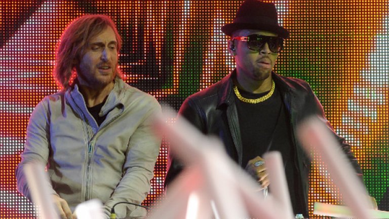 И било проява на небрежност от организаторите на церемонията да не поставят в центъра на "Грамитата" тази година лицата и звука на танцовата музика - дефинирани напоследък от силен ритмичен бийт, страстни вокали и сръчни трикове в цифровия монтаж...