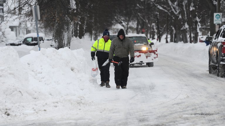 Обявиха извънредно положение в щата Ню Йорк заради снега