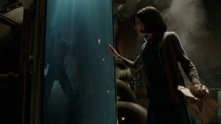 The Shape of Water / Формата на водата
Сали Хоукинс играе в ролята на млада жена, която може да чува, но не може да говори. Докато момичето работи в тайна лаборатория за изследвания, се влюбва в особено диво създание - човек-риба. Романтика и фантастика се срещат в едно в най-новия филм на Гийермо дел Торо.