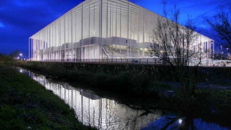 „Стад дьо Бордо“ има 42 115 места. Ще приеме мачовете Уелс – Словакия (11 юни), Австрия – Унгария (14 юни), Белгия – Ейре (18 юни), Хърватия – Испания (21 юни), както и един четвъртфинал на 2 юли.