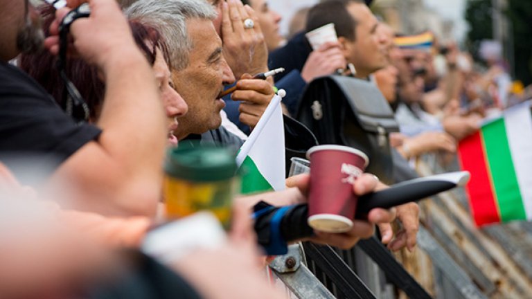 Парламентът не работи, няма кворум, блокиран е от протестиращи