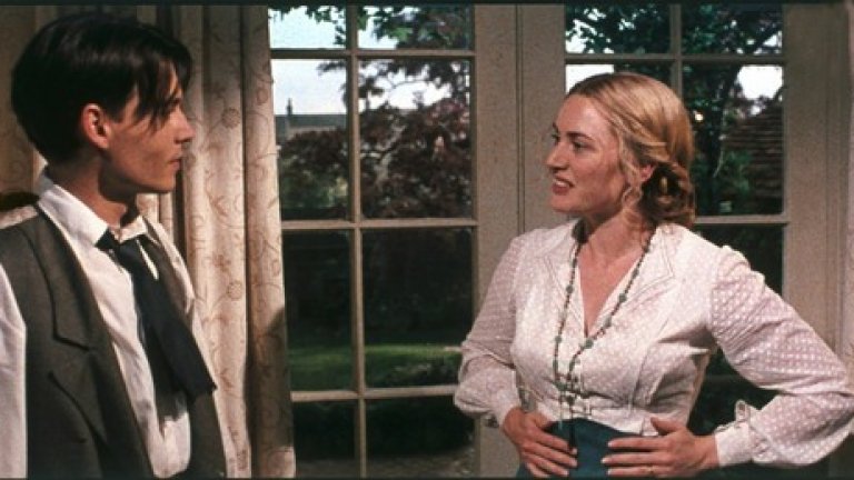 Уинслет като Силвия във "В търсене на Невърленд" - биографичен филм от 2004, който разказва историята на автора на пиеси Джеймс Матю Бари и неговите взаимоотношения със семейството, което го вдъхновява да създаде Питър Пан.