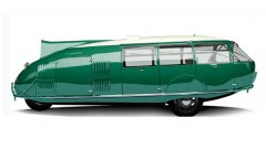 Зеленото возило Dymaxion е дълго шест метра, снабдено е с три колела и може да побере 11 души.