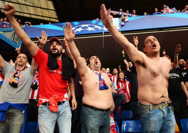 Феновете на Атлетико не спряха да подкрепят своите през целия мач