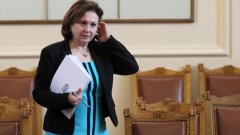Румяна Бъчварова: "Не е естествена ситуация в 22:30 ч. депутат да прави проверка на безакцизни стоки"
