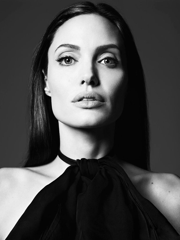 Анджелина Джоли в черно и бяло