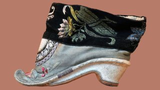 1280px-Chaussure_chinoise_Saverne_02_05_2012_1