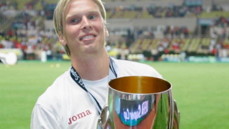 5. Кристиан Поулсен
Купен за: свободен трансфер, 2006 г.
Продаден за: 9,75 млн. евро на Ювентус, 2008 г.
Истински магьосник. Мончи прибра нежелания Поулсен след Мондиал 2006, след като в Шалке не подновиха договора му. Само за две години в Андалусия датчанинът покачи цената си и бе продаден за почти 10 млн. в Ювентус. Нито там, нито в Ливърпул обаче успяха да го използват, както в Севиля.