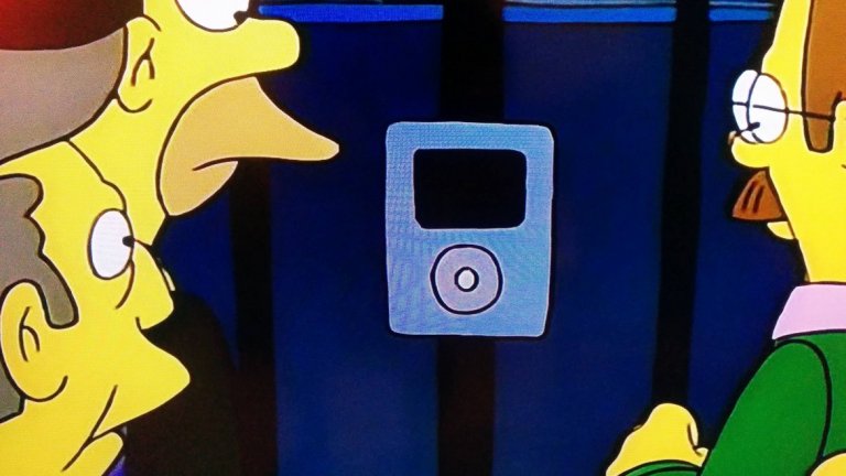  Изобретяването на iPod-а 

В един от епизодите на поредицата високотехнологичен интерком изглежда по абсолютно същия начин, както изглежда първото поколение плеъри iPod. Епизодът е от 1996-а, а първият iPod е представен на публиката през 2001-а – цели пет години по-късно. 