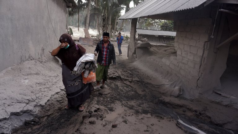 Вулкан изригна на остров Ява в Индонезия, поне 13 са жертвите