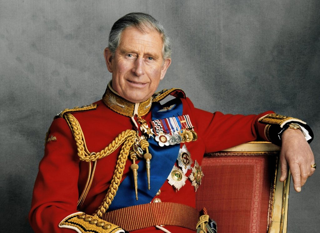 Принц на Уелс... доживот?
Титлата, която Чарлз получава едва десетгодишен през 1958 г., се е превърнала в синоним на името му. И има защо - той е човекът, който я е носил най-дълго време. Разбираемо ще е, ако вече иска да я смени с по-впечатляващото "Крал на Обединеното кралство".