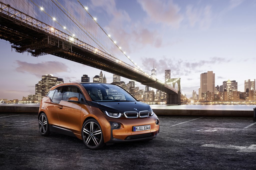 BMW i3sОще един електромобил, започнал като концепция и превърнал се в реалност. И въпреки че идеята на BMW за малък електрически автомобил датира още от 2013 г., i3 все още изглежда актуално и доста футуристично. Пъргавият i3s предлага над 300 километра пробег. Купето му е изработено предимно от карбонови нишки - технология, която за момента срещаме най-често при луксозните спортни коли.
Цената на базовия i3s е 87 900 лева.