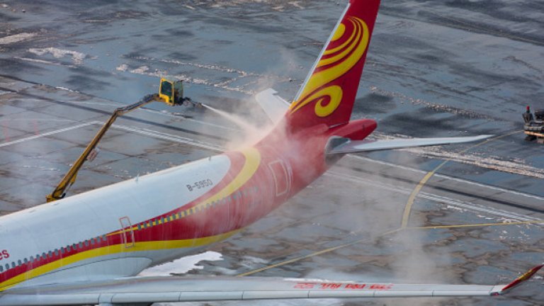 Технология за обезледяване
Един от най-сложните проблеми на NASA през годините е натрупването на ледени образувания по крилата и двигателите на космическите кораби. Сред технологиите, разработени по време на изпитанията в това отношение, се използват не само при авиационната безопасност, но и при обезледяването на ЖП-линии.