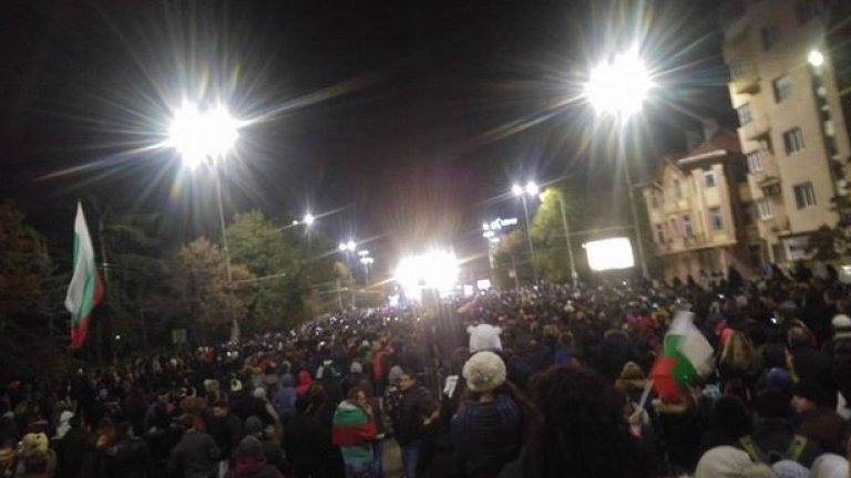 Фотогалерия: Хиляди на митинг-концерта на Слави Трифонов