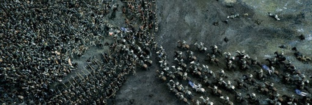 Game of Thrones: Битката на копелетата
До неотдавна се смяташе, че телевизионно фентъзи не може да се надява на спектакли от калибъра на „Властелинът на пръстените“ например, дори само поради бюджетни ограничения. Но времената се промениха и днес „Битката на копелетата“ (съдържаща моменти като например един невероятен проследяващ кадър на Джон Сноу в сърцето на сраженията) е сравнявана с най-епичните боеве в киното. Тази битка е била заснета за цели 25 дни, по 10 часа снимки всеки.