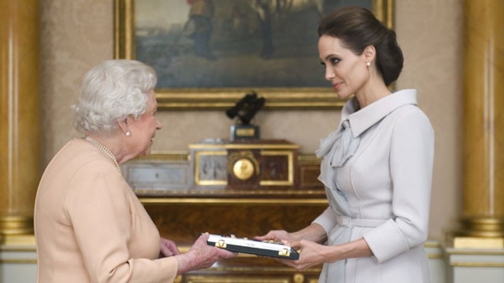 Queen-Elizabeth--Angelina-Jolie-jpg
