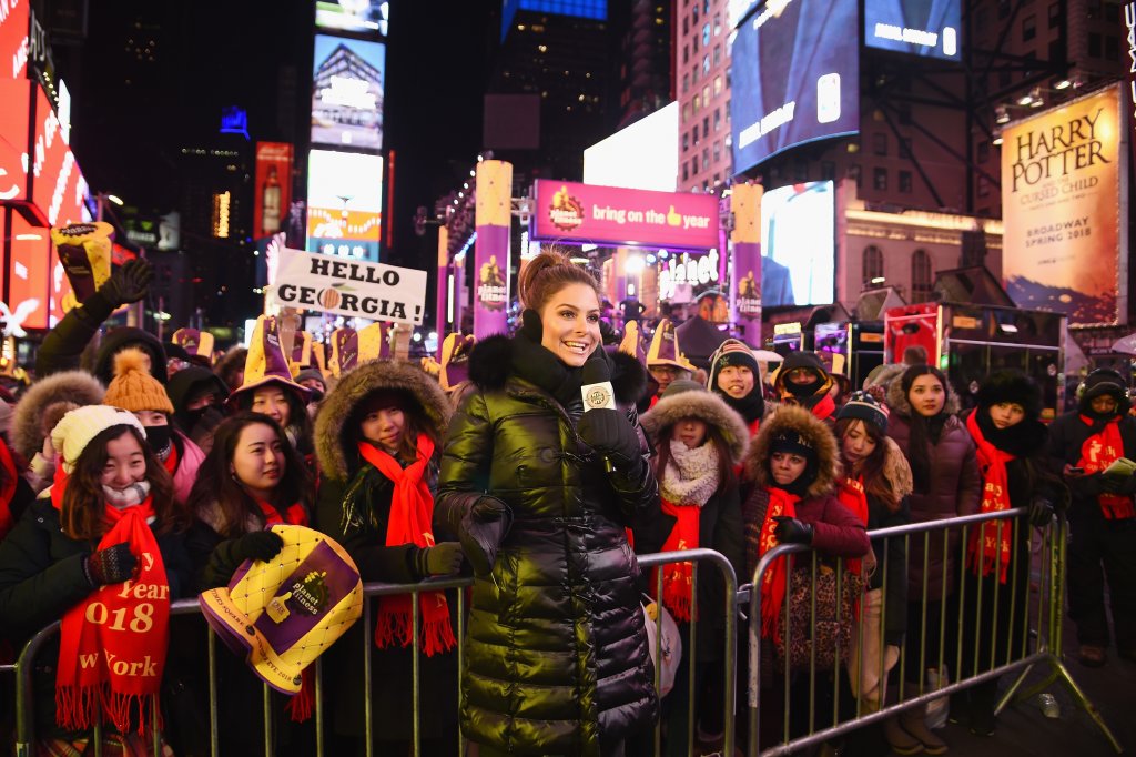 Maria Menounos and Steve Harvey Live from Times Square
