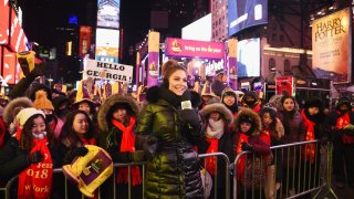 Maria Menounos and Steve Harvey Live from Times Square