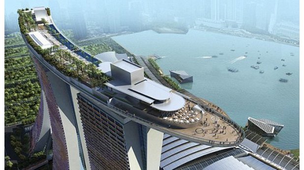 Сингапур, 200 м над земята, на върха на Marina Bay Sands Hotel