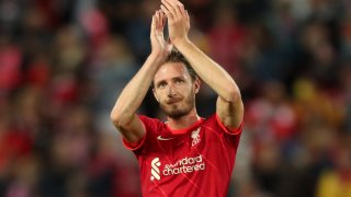 30 минути срещу РБ Залцбург и още 10 срещу Осасуна миналото лято - това са 40-те минути, които Бен Дейвис изигра с екипа на Ливърпул. Нито една от тях обаче не бе в официален мач.