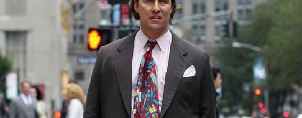 Матю Макконъхи в Gold
Наистина Макконъхи не е напълно неразпознаваем в новата си роля, но тя включва промяна в излъчването и телосложението, която няма как да не шокира. Актьорът играе борещия се за оцеляване бизнесмен Кени Уелс, тръгнал да търси злато в индонезийската джунгла.