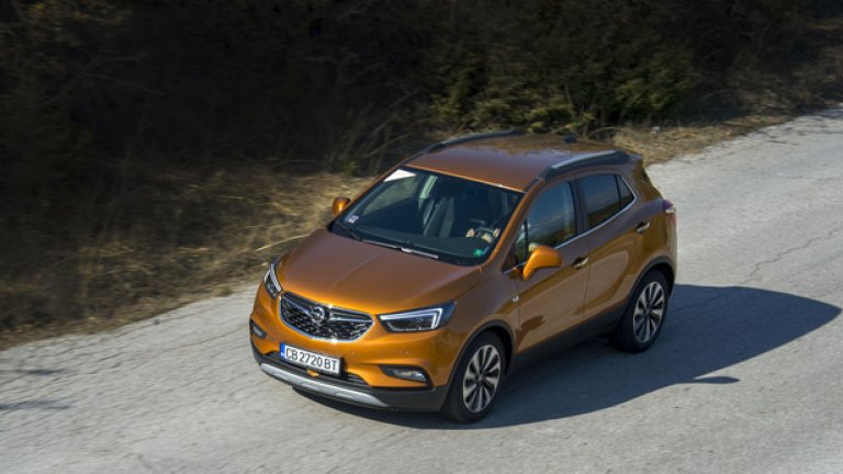 На междуградски немагистрални пътища Mokka X ще ви спечели със своето стабилно движение, което позволява развиването на по-високи скорости там, където другите се задъхват