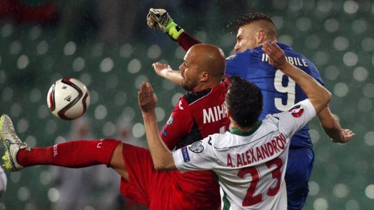 Критики у нас отнесе Николай Михайлов, сбъркал за първия италиански гол.