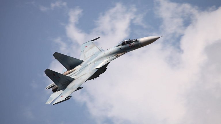 Руски Су-27 е прихванал разузнавателен самолет на американските военновъздушни сили RC-135, докато самолетът е "извършвал рутинен полет в международното въздушно пространство", според Пентагона