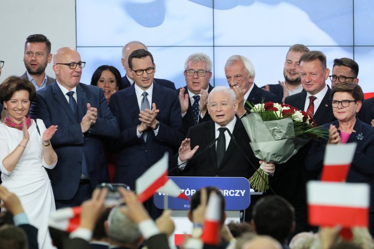 Лидерът на ПиС Ярослав Казчински нарече изборния резултат победа за партията, но призна, че е възможно тя да не е достатъчна за още един мандат на правителството. Той обеща, че дори в опозиция ПиС ще се грижи за това Полша да не бъде предадена. 