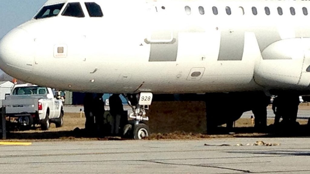 Frontier+Jet+Stuck+in+Mud+Wilmington