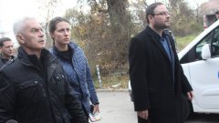 В полунощ Сидеров и Чуколов бяха конвоирани от следствения арест до сградата на Съдебната палата заради жалбите, които защитниците им внесоха в съда срещу прокурорското постановление за арест.