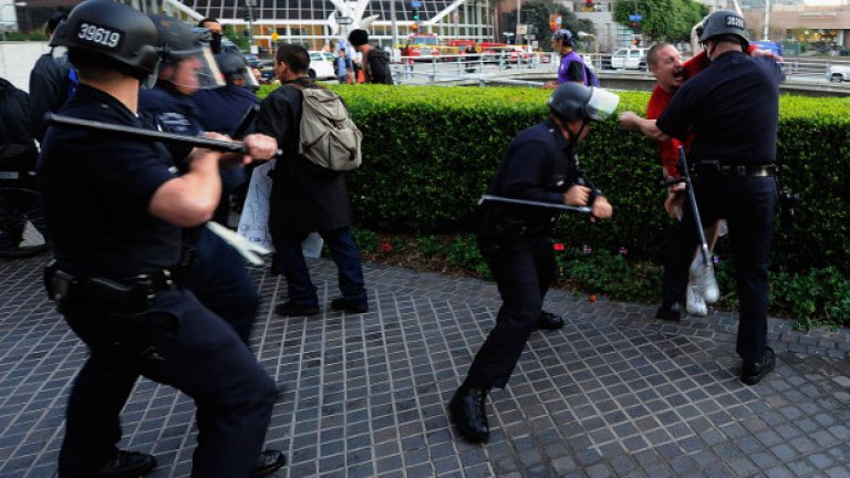 Над 300 арестувани от "Окупирай Уолстрийт"