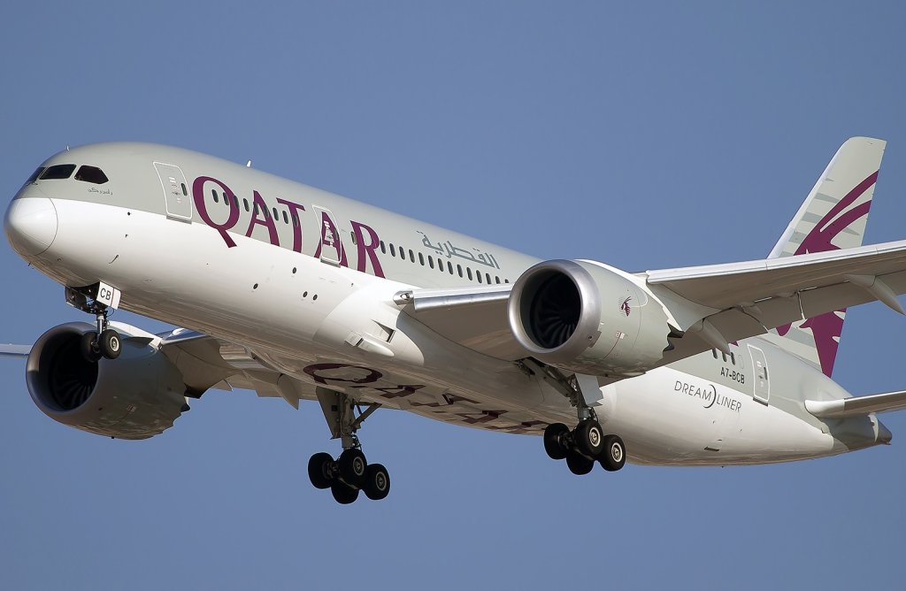 Qatar-Airways-Boeing-787-8-Dreamliner