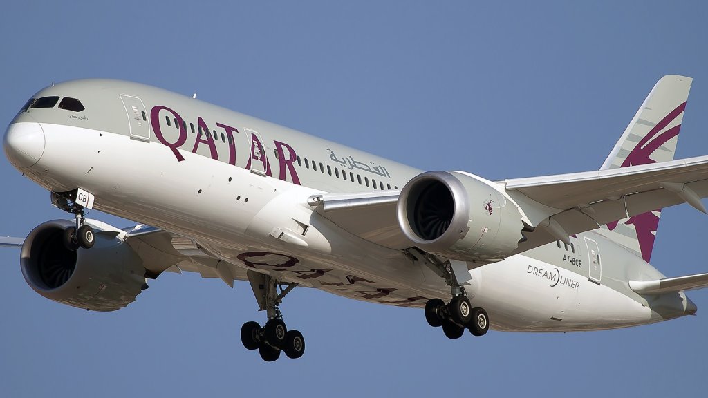 Qatar-Airways-Boeing-787-8-Dreamliner